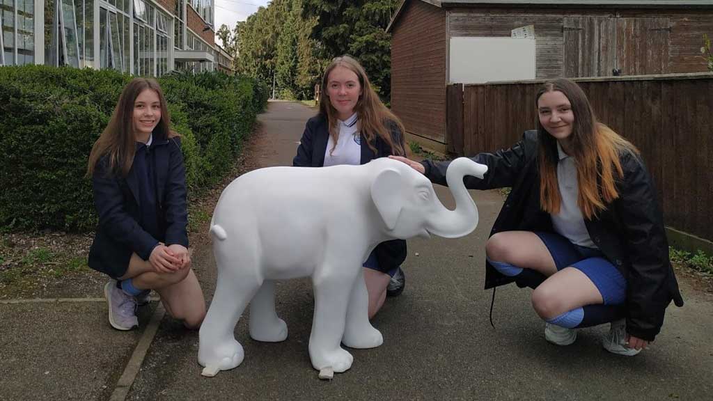 Photo of Nina Davies, Lucy Ballinger Aimee Hefferon Christopher Whitehead Language College