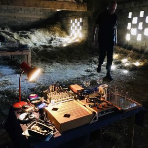 Photo of Lee Patterson – in Samo's Hayloft, Bucno Fest (Photo Natasa Serec)