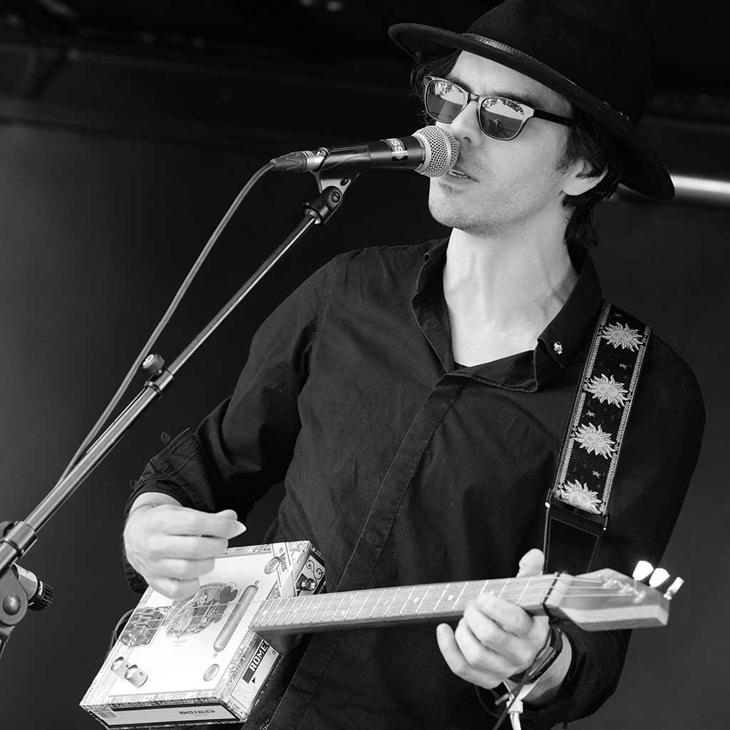 Photo of band Saint Senara