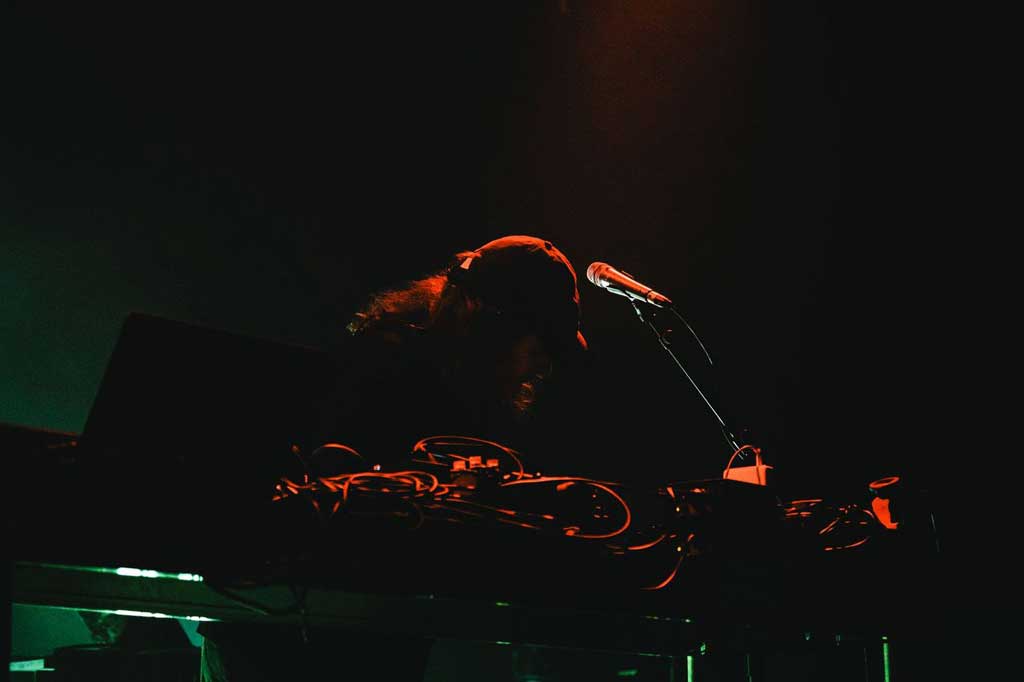 Photo of artist SINK performing