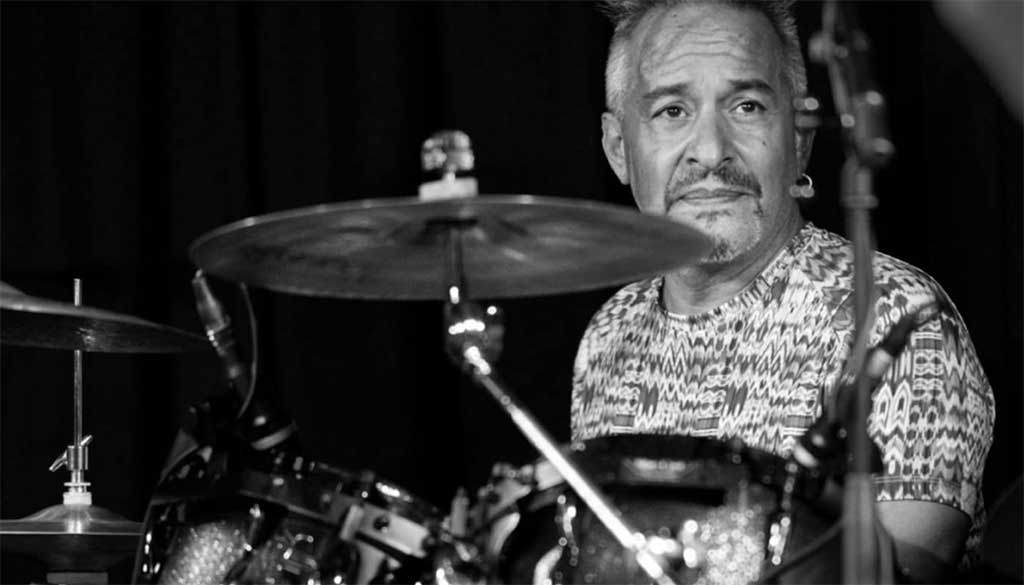 Photo of Robert Castelli drumming