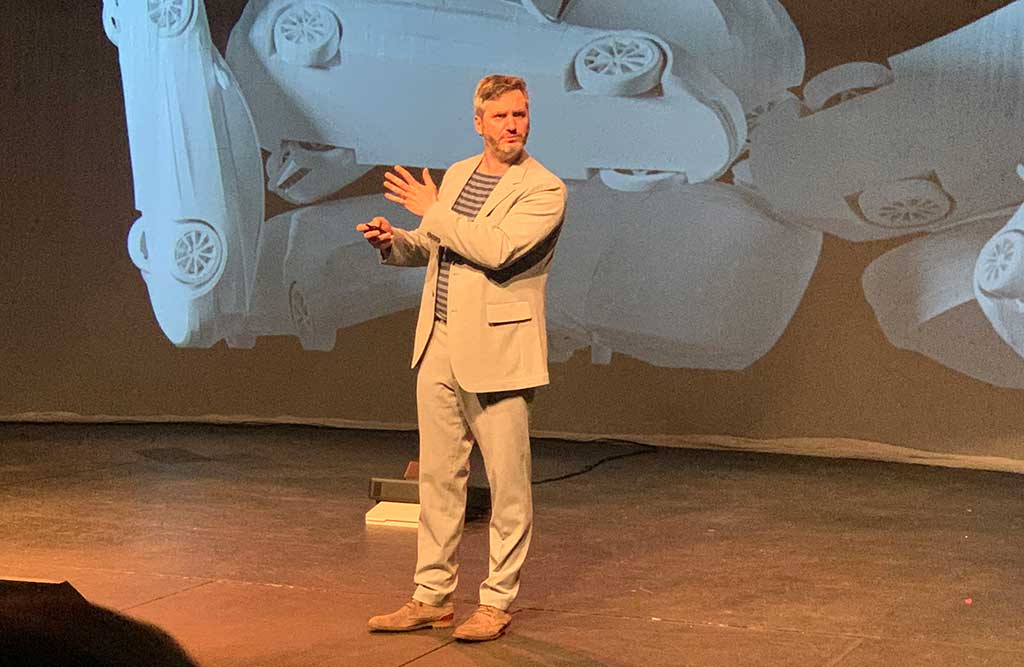 Photo of Lieven Scheire on stage for their Artificial Intelligence