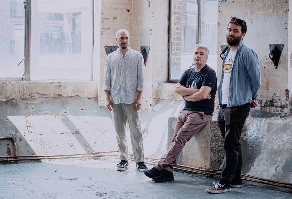 Photo of the band Shapeshifter