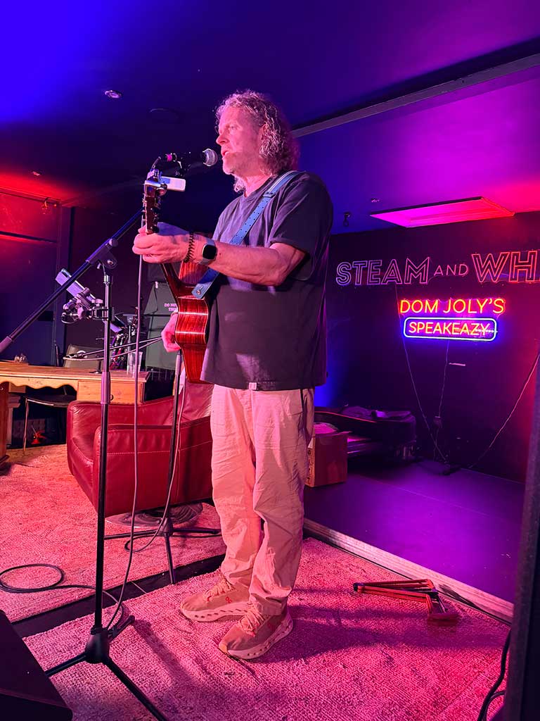 Photo of Nigel Clark from Dodgy at Dom Jollys SpeakeaZy