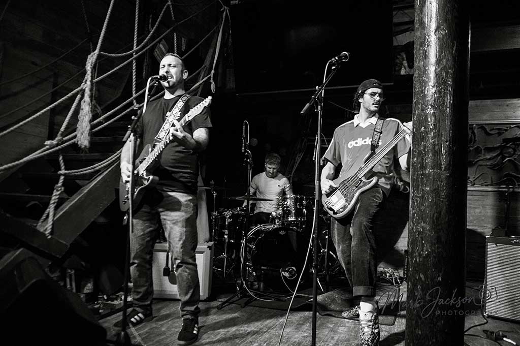Photo of the band VSX on stage